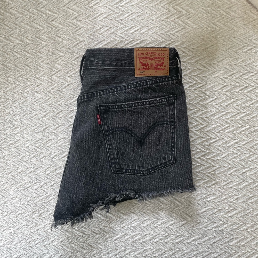 Levi’s 501 Black Faded Shorts High Rise Fit - Picture 2 of 6